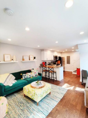 Charming 1BDR In Central Rittenhouse Square With Patio Hosted by StayRafa